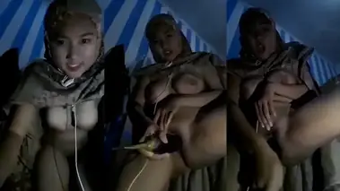 Bokep Hijab Mukenah Colok Memek Pakai Terong