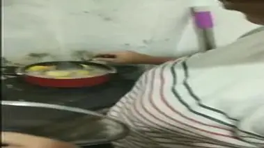 Gadis Cantik Pasrah Goyang Kasur Bareng Suami