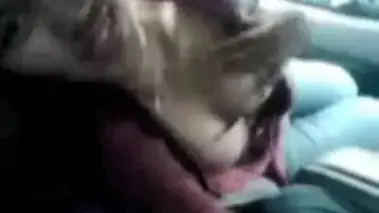 Gadis Cantik Pasrah Goyang Kasur Mobil
