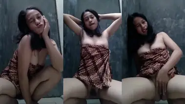 Gadis Desa Lugu Pamer Harta Karun di Hutan