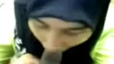 Isapan Telaten Ukhti Hijab Di Kamar Sepi